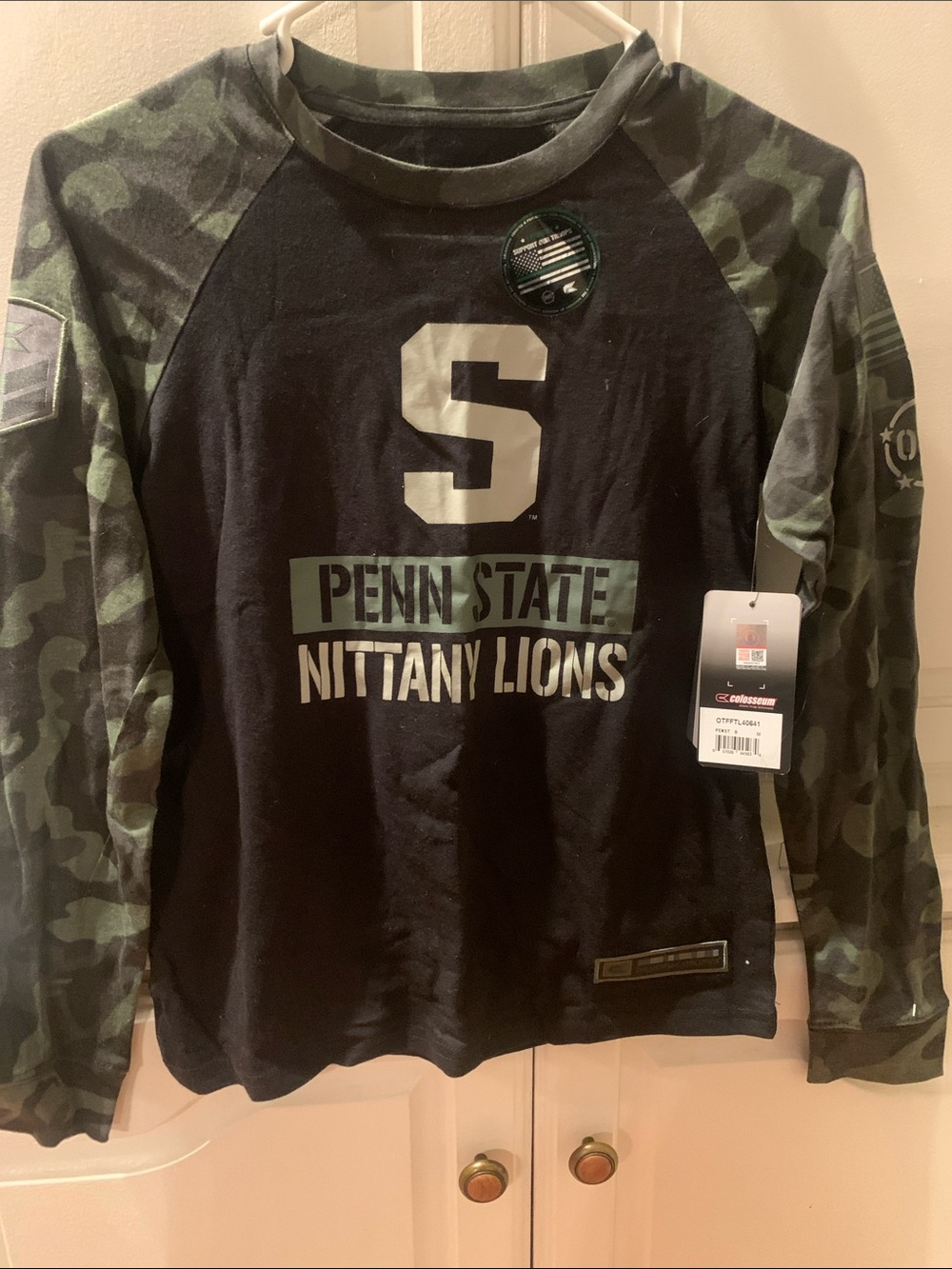 Colosseum Penn State Nittany Lions Black with Green Camo Long-Sleeve Shirt NWT